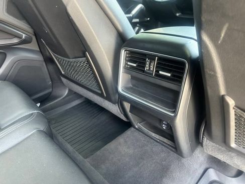Used 2020 Porsche Cayenne AWD/4WD image 16