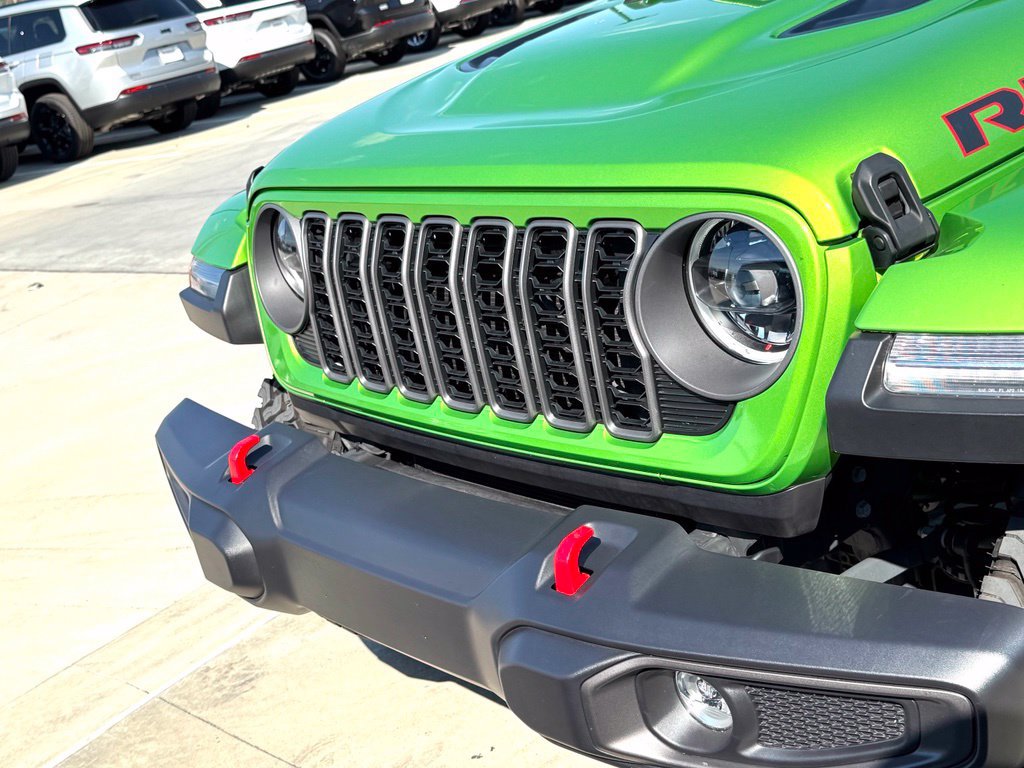 Used 2025 Jeep Gladiator Rubicon w/ Convenience Group AWD/4WD image 2