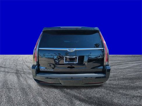 Used 2018 Cadillac Escalade Premium Luxury image 5
