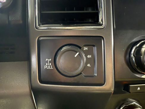 Used 2018 Ford F150 XLT image 27