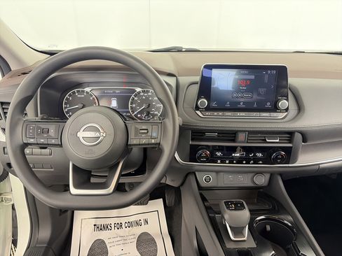 Used 2023 Nissan Rogue SV AWD/4WD image 3