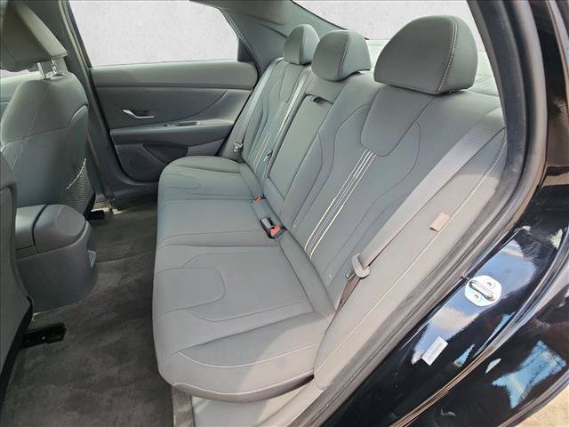 Used 2025 Hyundai Elantra SEL FWD image 18