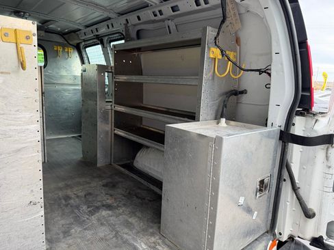 Used 2014 Chevrolet Express 2500 RWD image 12