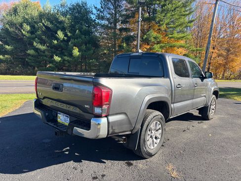 Used 2018 Toyota Tacoma TRD Off-Road image 5