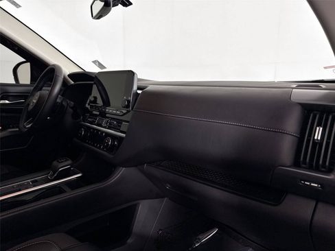 Used 2025 Nissan Pathfinder SL w/ SL Premium Package FWD image 42