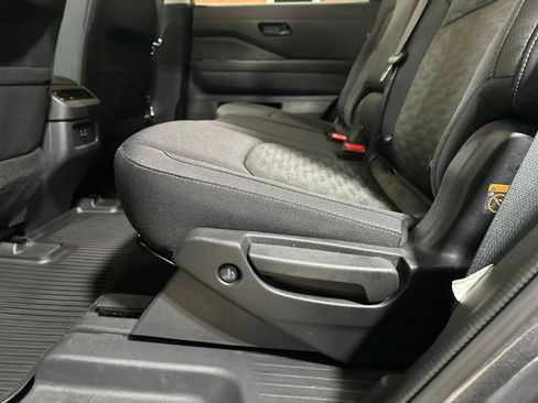 Used 2025 Nissan Pathfinder SV AWD/4WD image 24