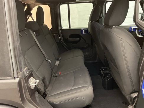 Used 2018 Jeep Wrangler Unlimited Sport S image 27