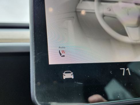 Used 2021 Tesla Model 3 Standard Range Plus image 9