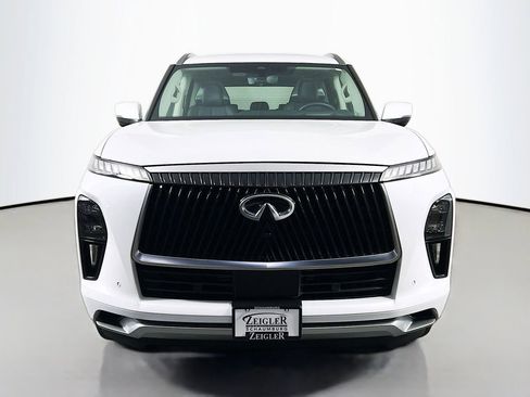 Used 2025 INFINITI QX80 Sensory AWD/4WD image 2