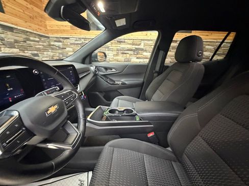 Used 2025 Chevrolet Equinox LT AWD/4WD image 11