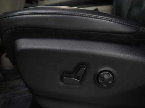 Used 2023 Chrysler Pacifica Touring-L image 23