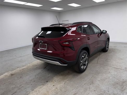 New 2025 Chevrolet Trax LT w/ Driver Confidence Package image 5