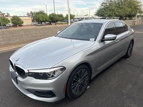 Used 2019 BMW 530e xDrive w/ Convenience Package image 3