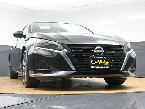 Used 2025 Nissan Altima 2.5 SV FWD image 31