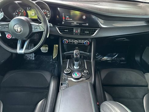 Used 2017 Alfa Romeo Giulia Quadrifoglio RWD image 13