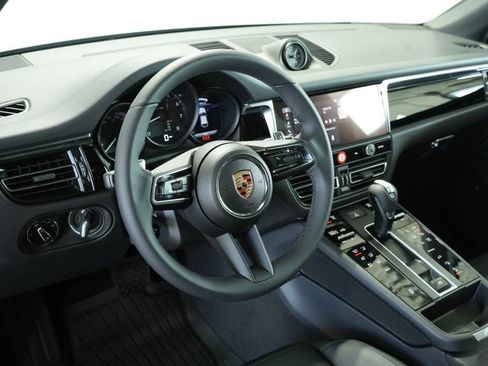 New 2025 Porsche Macan image 4