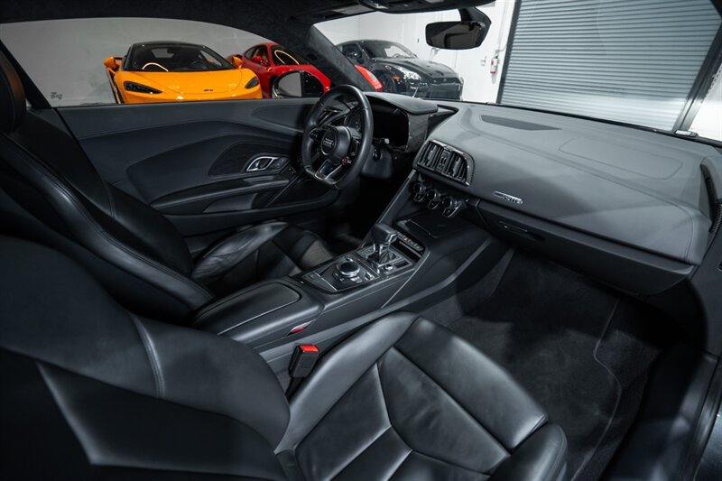 Used 2018 Audi R8 V10 RWD image 28