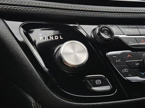 Used 2023 Chrysler Pacifica Limited w/ S Appearance Package image 19