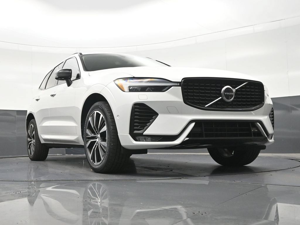 Certified 2024 Volvo XC60 B5 Plus w/ Climate Package AWD/4WD image 29