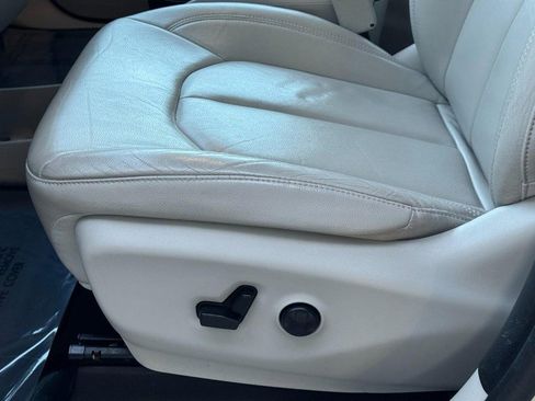 Used 2017 Chrysler Pacifica Touring-L image 29