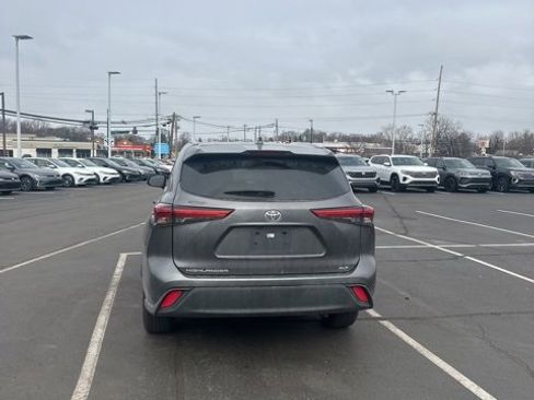 Used 2020 Toyota Highlander XLE image 18