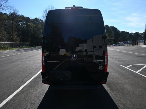 Used 2024 Mercedes-Benz Sprinter 3500 image 26