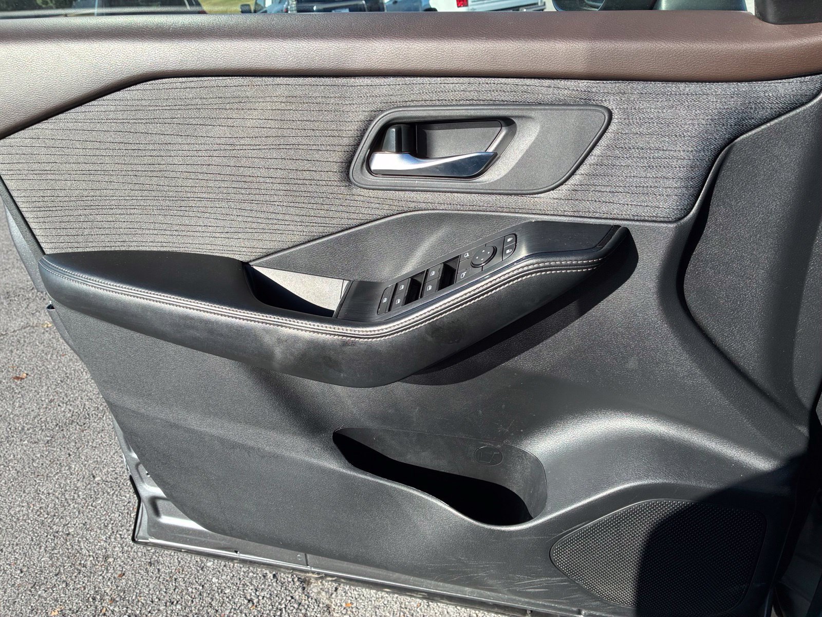 Used 2023 Nissan Rogue SV AWD/4WD image 12