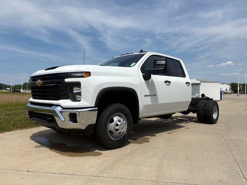 Used 2026 Chevrolet Silverado 3500 W/T w/ WT Convenience Package AWD/4WD image 1