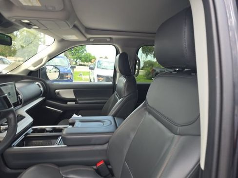 Used 2025 Ford Expedition Active AWD/4WD image 8