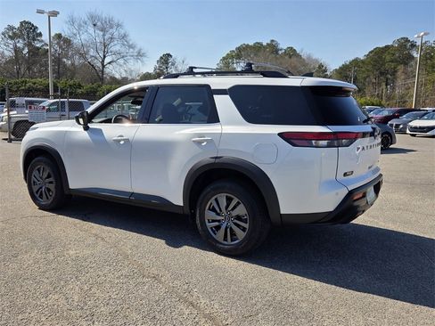 New 2026 Nissan Pathfinder SV image 7