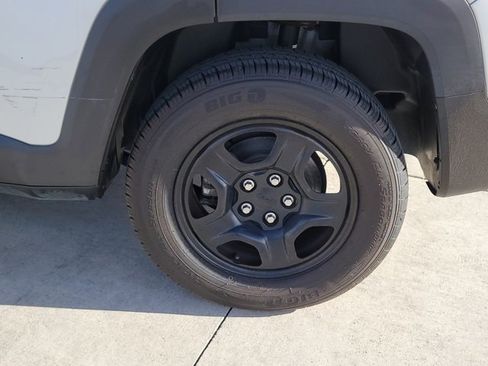 Used 2021 Jeep Renegade Sport image 13