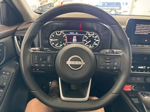 Used 2023 Nissan Rogue SL AWD/4WD image 32
