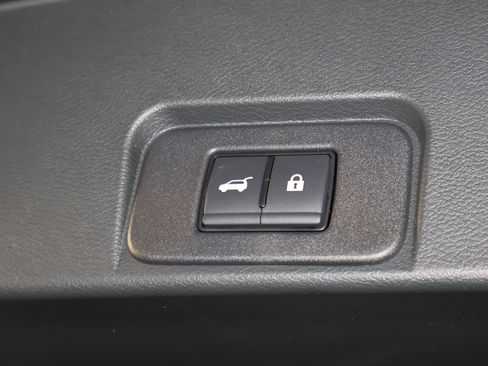 Used 2025 Nissan Rogue SV w/ SV Premium Package image 50