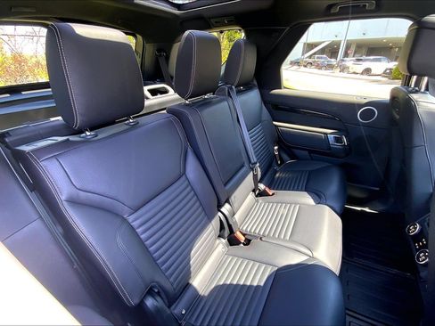 Certified 2025 Land Rover Discovery S AWD/4WD image 19