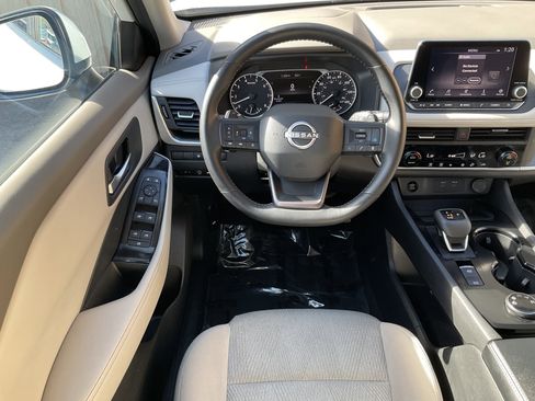 Used 2025 Nissan Rogue SV image 21