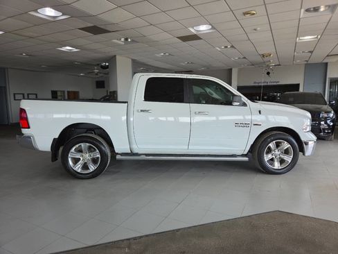 Used 2017 RAM 1500 Classic SLT w/ SLT Plus D←cor Group AWD/4WD image 9
