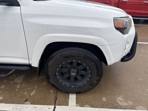 Used 2018 Toyota 4Runner SR5 Premium image 4