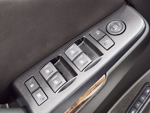 Used 2019 Chevrolet Tahoe LT AWD/4WD image 18