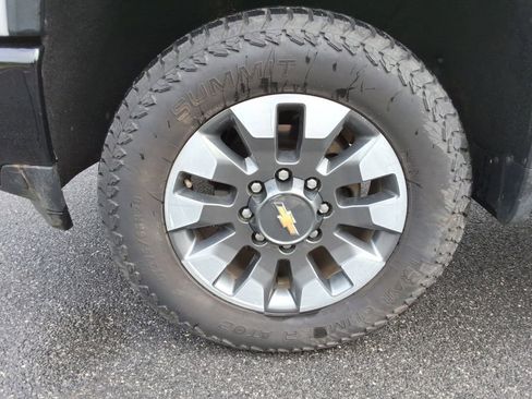 Used 2022 Chevrolet Silverado 2500 Custom w/ Infotainment Package AWD/4WD image 9