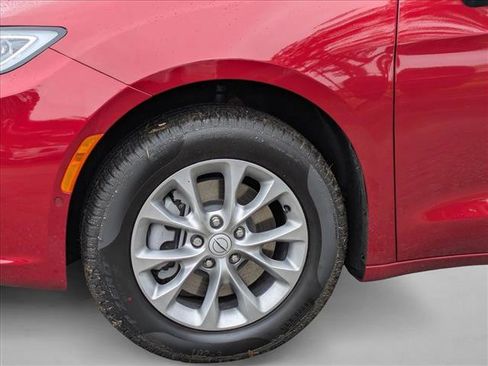 New 2026 Chrysler Pacifica Limited image 10