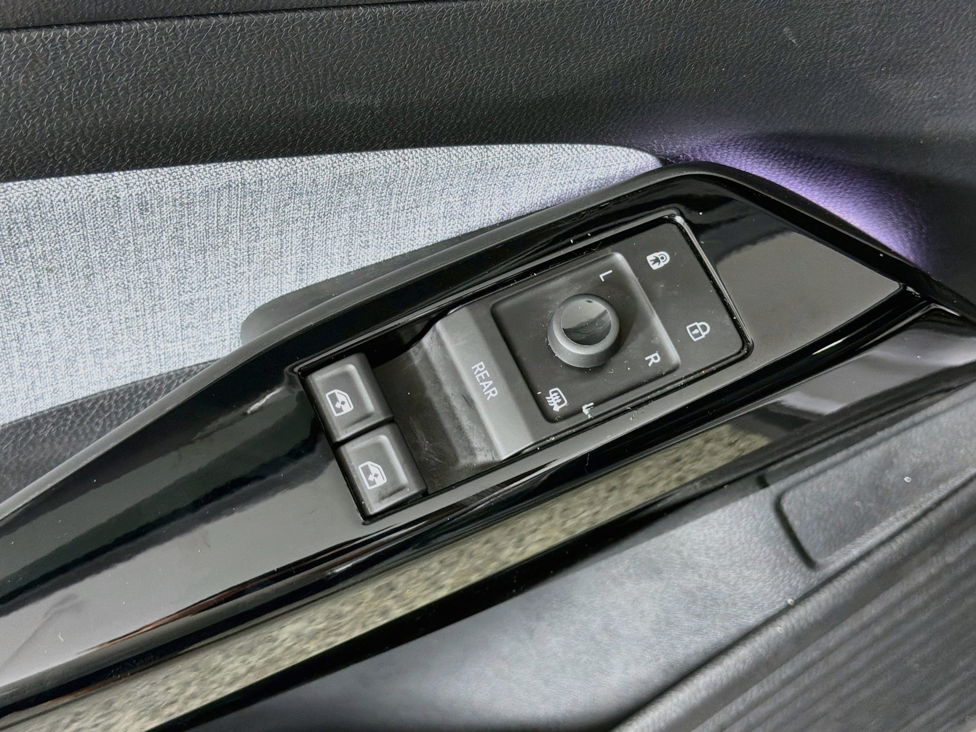 Certified 2023 Volkswagen ID.4 Pro RWD image 17