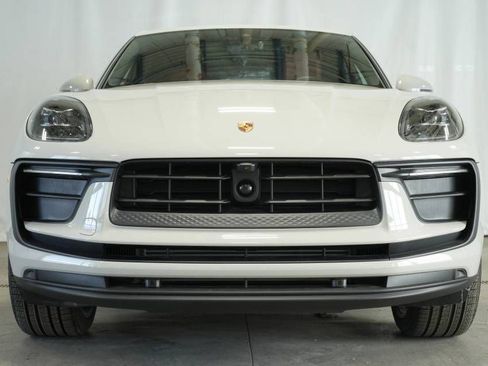 Certified 2025 Porsche Macan image 11