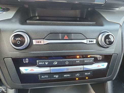 Used 2020 Ford Explorer XLT image 22