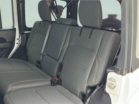 Used 2024 Jeep Wrangler Unlimited w/ Convenience Group AWD/4WD image 10