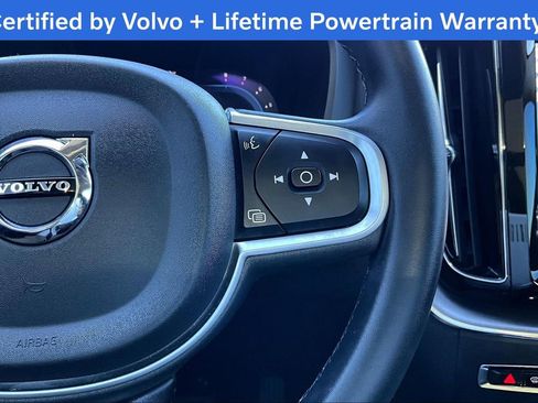 Used 2022 Volvo XC60 B5 Momentum image 26