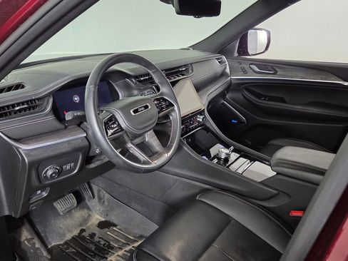 Used 2022 Jeep Grand Cherokee Overland w/ Luxury Tech Group IV image 13