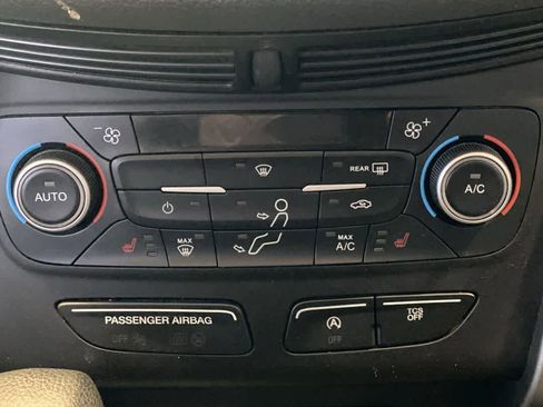 Used 2019 Ford Escape SE image 21