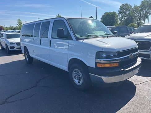 Used 2025 Chevrolet Express 3500 LT w/ LT Preferred Equipment Group RWD image 5