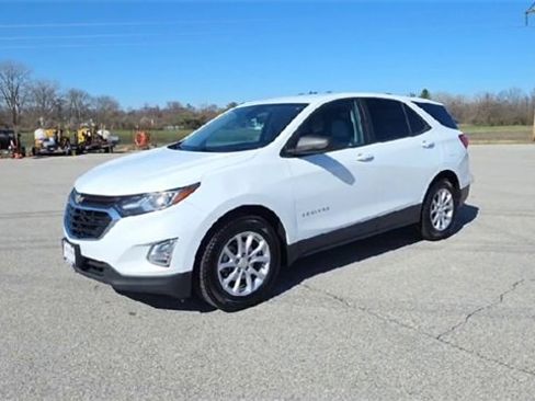 Used 2020 Chevrolet Equinox LS w/ LS Convenience Package image 3