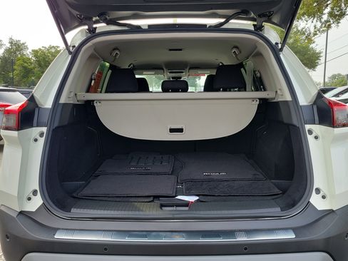 Certified 2023 Nissan Rogue SV FWD image 9
